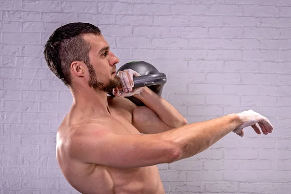 Fitness Con Timbre Agua Hombre Entrena Con Timbre Agua Cerca — Foto de Stock