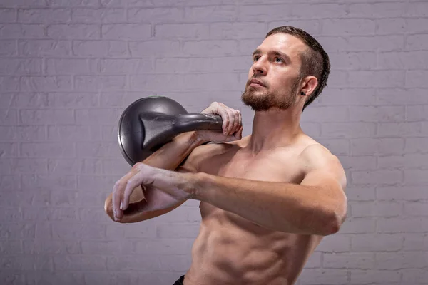 Fitness Kettlebell Man Trains Kettlebell Close Active Lifestyle Sports — Stock Photo, Image