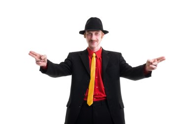 erkek takım elbise ve beyaz şapka