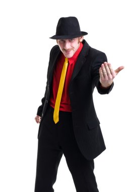 erkek takım elbise ve beyaz şapka