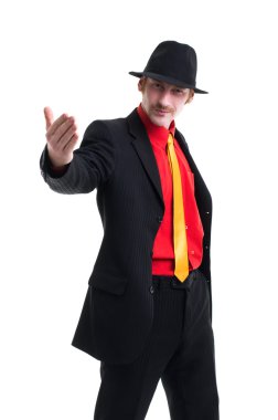 erkek takım elbise ve beyaz şapka