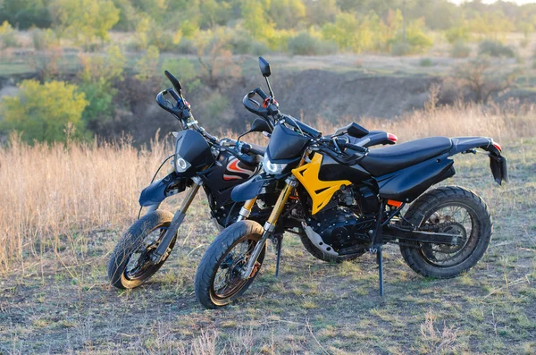 Bicicleta deportiva para enduro en pista de motocross — Foto de Stock