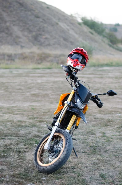 Bicicleta esportiva para enduro em pista de motocross — Fotografia de Stock