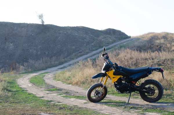 Vélo sport pour enduro sur piste de motocross — Photo