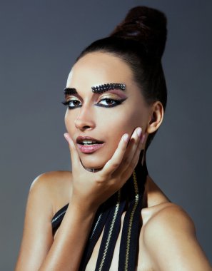 Mısır tarzı ile manken makyaj