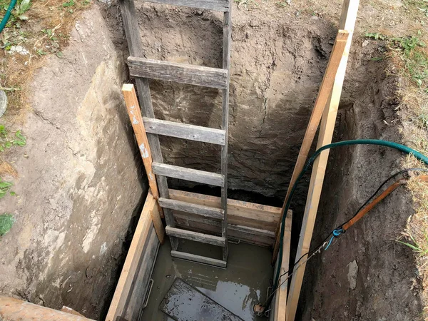 Unfinished Well Staircase Site Pumping Water Well Hose — Stock Photo, Image