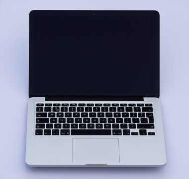 Laptop klavye açık