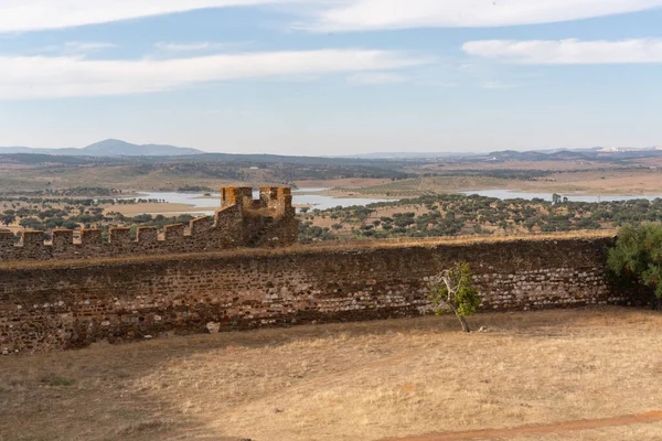 Interior Del Castillo Terena Con Una Presa Embalse Lago Fondo — Foto de Stock