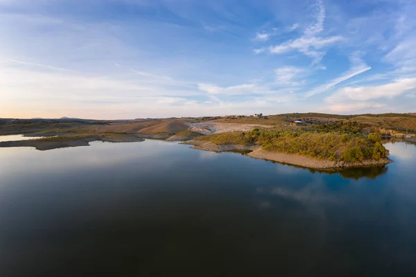 Panorama Aéreo Del Dron Embalse Del Lago Presa Atardecer Terena — Foto de Stock