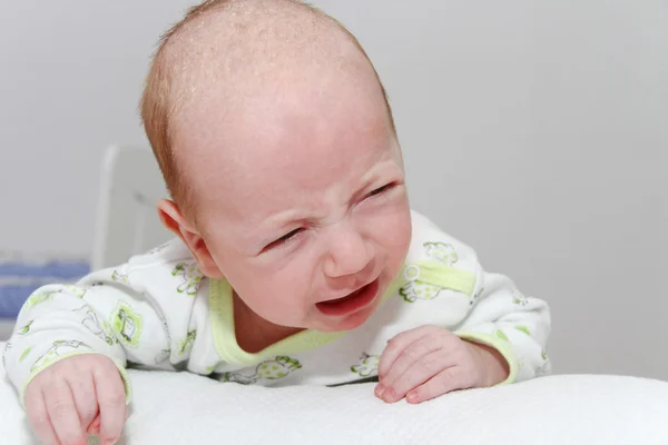 Dos meses niño llorando —  Fotos de Stock