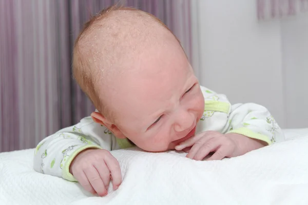 Deux mois bébé garçon pleurer — Photo