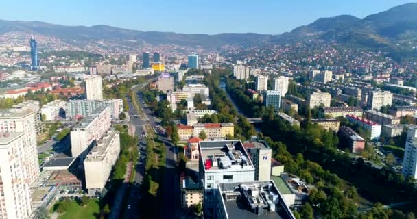 Vídeo Aéreo Los Distritos Calle Sarajevo Capital Bosnia Herzegovina — Vídeo de stock