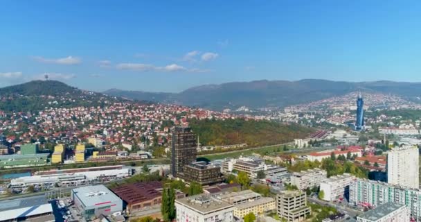 Luftbild Der Bezirke Und Der Straße Von Sarajevo Der Hauptstadt — Stockvideo