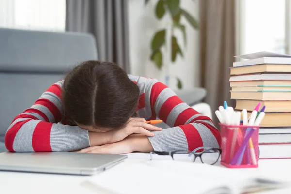 Concepto Distanciamiento Social Del Estudiante Educación Casa Chica Secundaria Haciendo —  Fotos de Stock