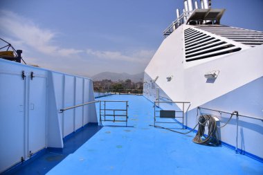 Limanda gemiler var. Büyük Gemi Gemileri ile Güzel Liman, İtalya, Avrupa. Civitavecchia