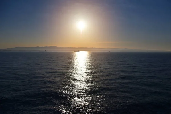 Концепция Летнего Круиза Панорамный Вид Море Красивым Закатом Прямо Над — стоковое фото