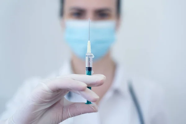 Médico Geral Vacinando Paciente Clínica Médico Dar Injecção Uma Idosa — Fotografia de Stock