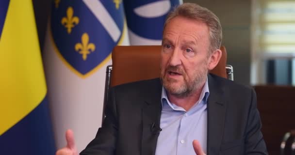 Rekaman Wawancara Bakir Izetbegovic Adalah Politisi Bosnia — Stok Video