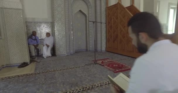 Nagrania Ludzi Modlących Się Meczecie — Wideo stockowe