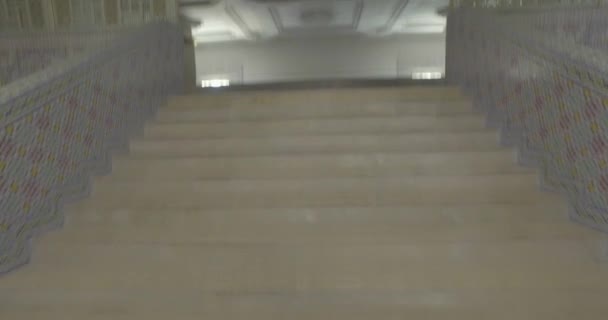 Aufnahmen Aus Dem Inneren Einer Muslimischen Moschee — Stockvideo