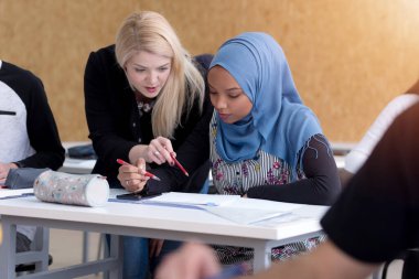 Üniversite konseptine geri dönelim. Öğrenci Çalışma Sınıfı Sınıfı Konsepti