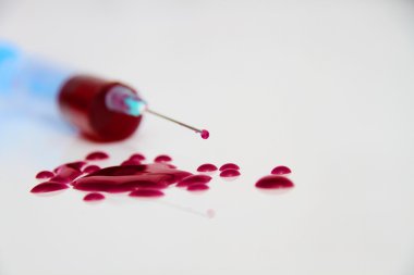 Şırınga kırmızı kan testi araştırma HIV AIDS kavram fikir için