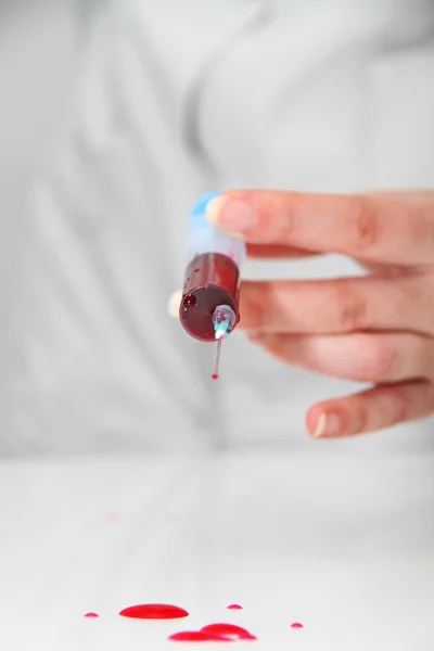 Seringue de sang rouge Test pour la recherche VIH SIDA Concept Idea — Photo