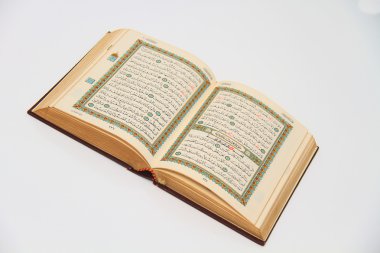 Kur'an kutsal kitabın sayfalarında