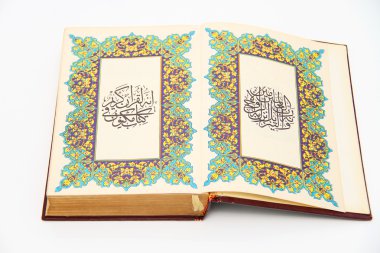 Kur'an kutsal kitabın sayfalarında