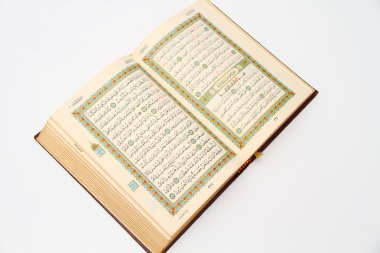 Kur'an kutsal kitabın sayfalarında
