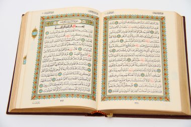 Kur'an kutsal kitabın sayfalarında