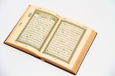 Kur'an kutsal kitabın sayfalarında