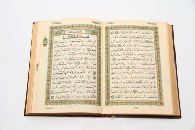 Kur'an kutsal kitabın sayfalarında
