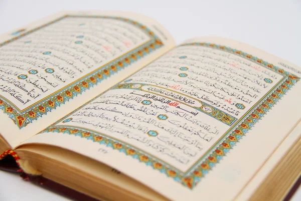 Pagina's van het heilige boek van quran — Stockfoto