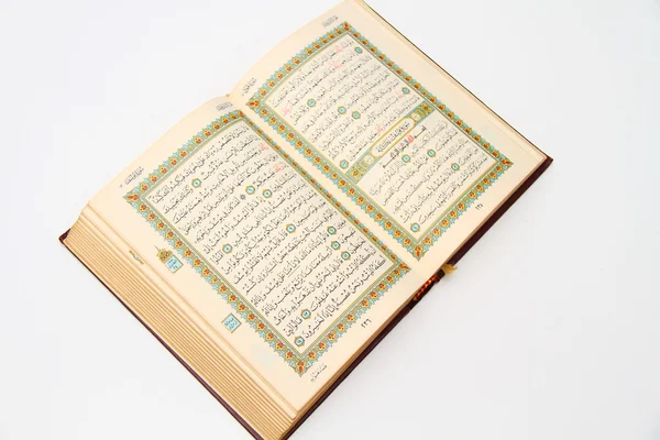 Pagina's van het heilige boek van quran — Stockfoto