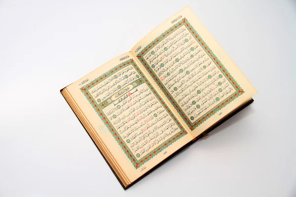 Pagina's van het heilige boek van quran — Stockfoto