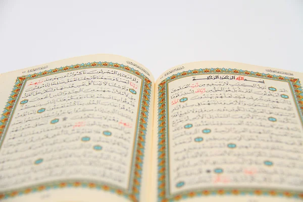 Pagina's van het heilige boek van quran — Stockfoto