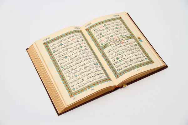 Pagina's van het heilige boek van quran — Stockfoto