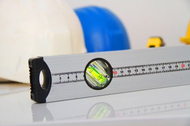 Kask ve inşaat çizimleri ve Binalar için Araçlar