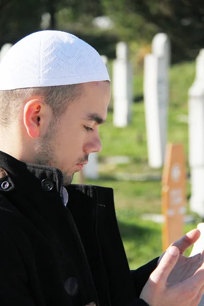 Islamic praying on dead person — Stock Photo, Image