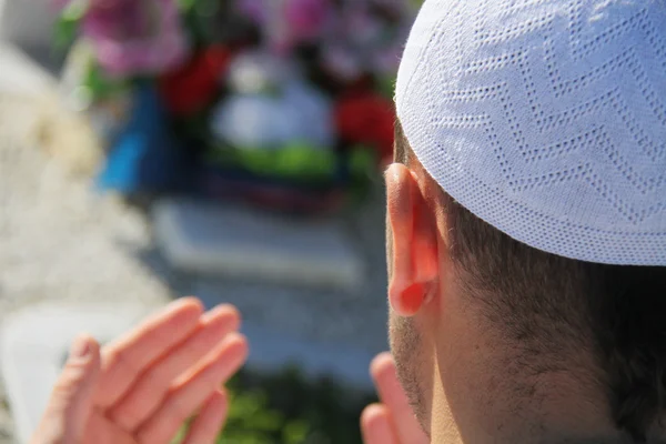 Islamic praying on dead person — Stock Photo, Image