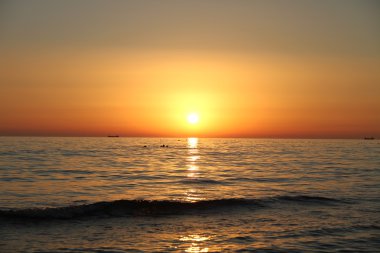 gün batımı ve deniz ile güzel manzara