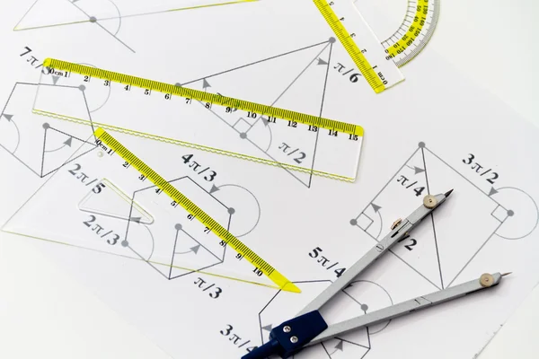 Малювання інструментів за допомогою компаса — стокове фото