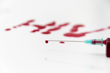 Şırınga kırmızı kan testi araştırma HIV AIDS kavram fikir için