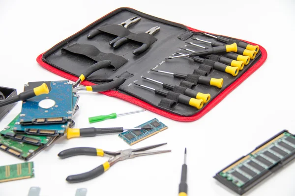 Herramientas de reparación de computadoras portátiles y soporte técnico — Foto de Stock
