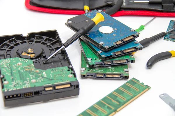 Laptop-Reparaturwerkzeuge und technische Unterstützung — Stockfoto