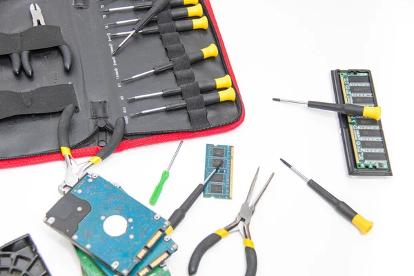 Laptop reparationsverktyg och teknisk support — Stockfoto