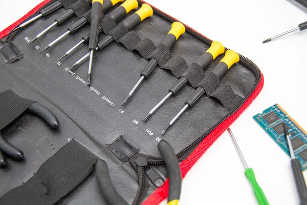 Technické podpory a nástrojů pro opravy notebooku — Stock fotografie