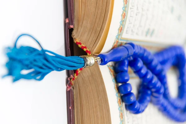 Rosary and Qoran — Stock Photo, Image