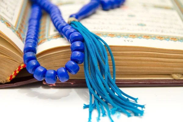 Rosary and Qoran — Stock Photo, Image